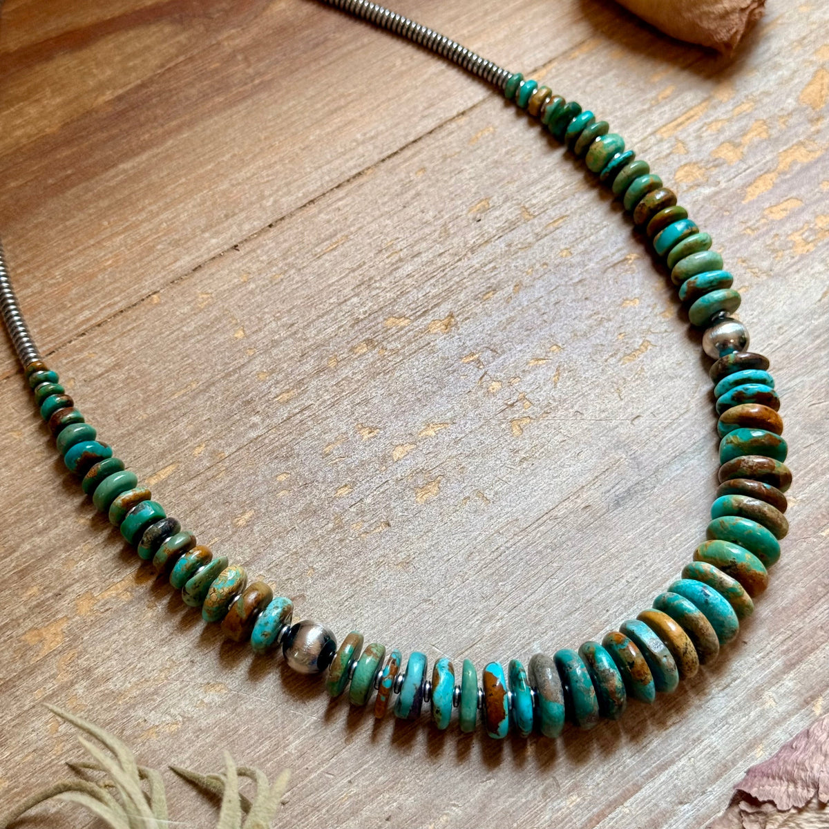 Graduated Green Turquoise Necklace 22 inch