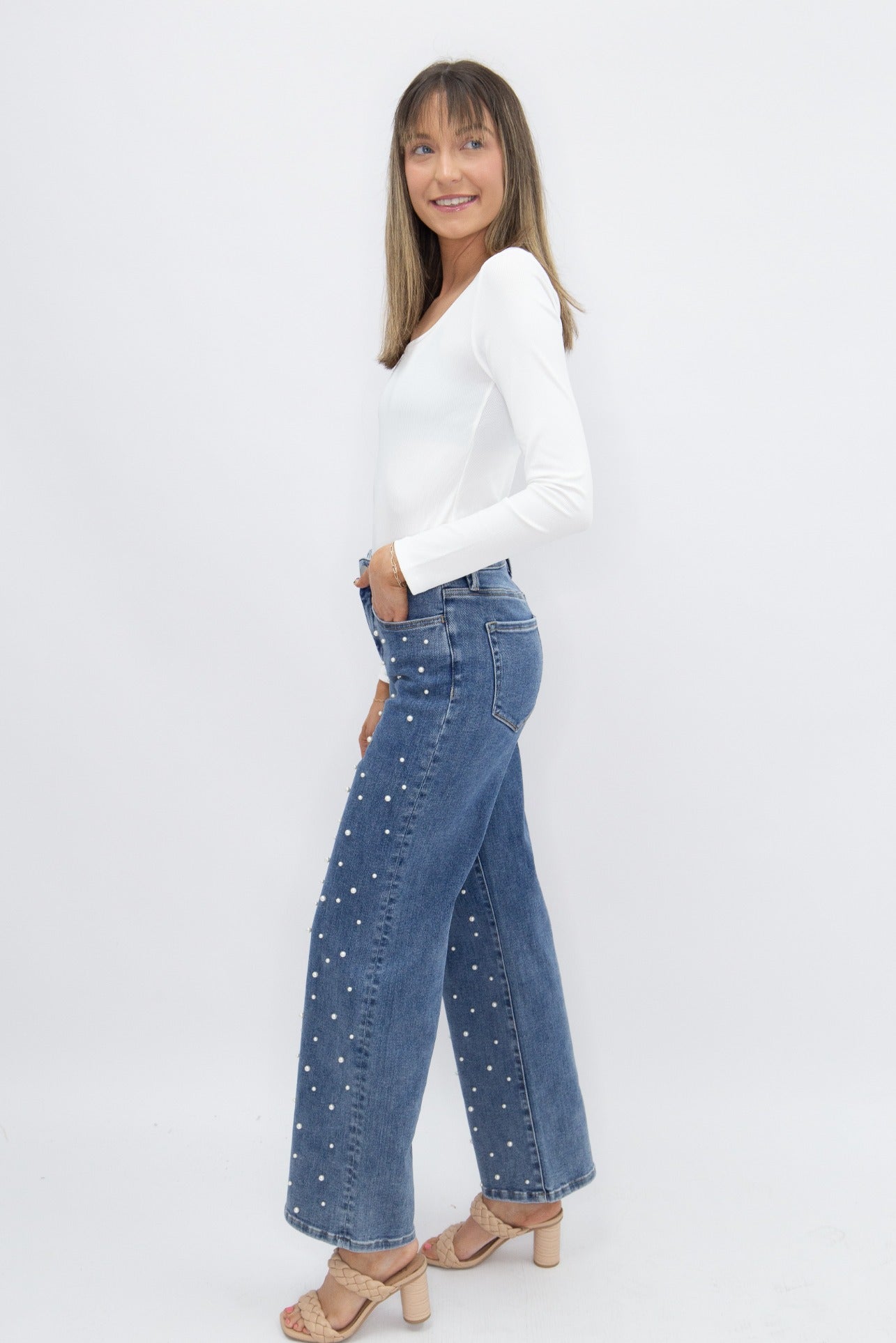Straight-Leg Jeans with Pearls Studs