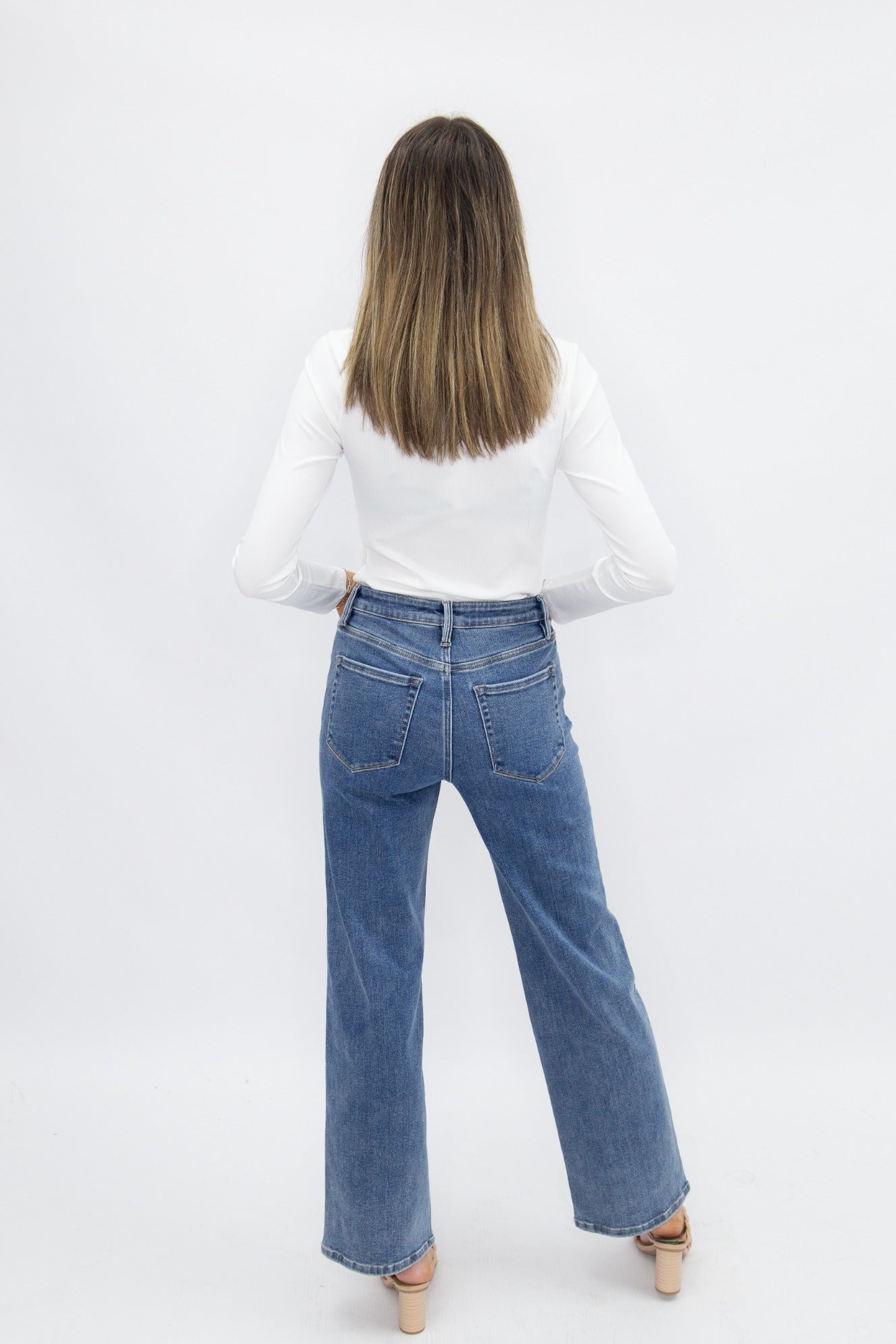 Straight-Leg Jeans with Pearls Studs